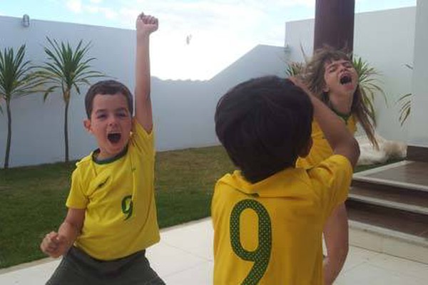 Patenses vibram e se emocionam com vitória sofrida da Seleção Brasileira
