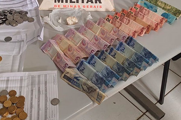 Após denúncia, PM encontra drogas e até dólar em Patos de Minas; dois acabam presos