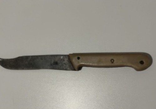 Jovem é preso após agredir brutalmente companheira de 15 anos; ela deu à luz há menos de 1 mês
