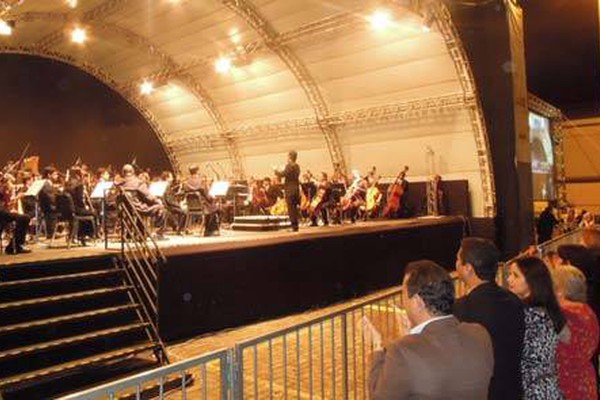 Orquestra Sinfônica de Minas Gerais encanta multidão em Patos de Minas