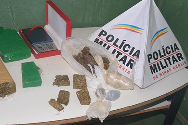 Menor que se diz patrão no tráfico de drogas é preso com mais de 1kg de maconha em Patos de Minas