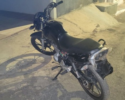 Jovem confessa ter retirado placa de motocicleta e acaba preso em Patos de Minas