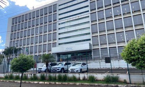 Amigas combinam teste de fidelidade, homem demonstra interesse e caso vai parar na justiça