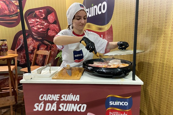 Aceita uma picanha? Suinco leva degustação de carnes e aperitivos para a Fenamilho Agro; veja ao vivo