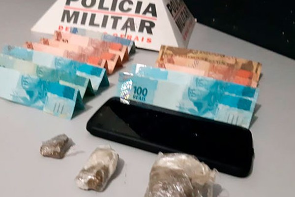 Jovem em prisão domiciliar é flagrado transportando drogas e acaba preso em Patos de Minas