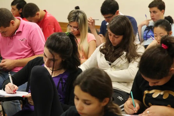 Inscrições para concorrer às bolsas do Prouni começam nesta segunda