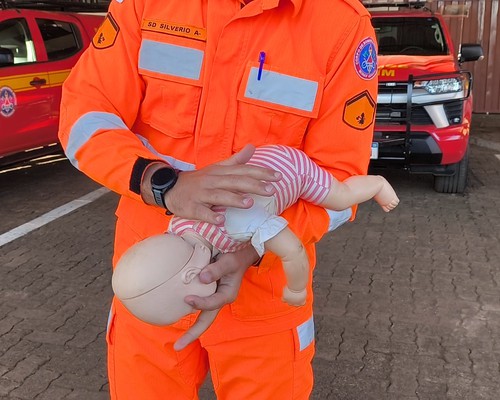 Bombeiros explicam como agir em casos de engasgamento como o que causou desespero em família, em Patos de Minas