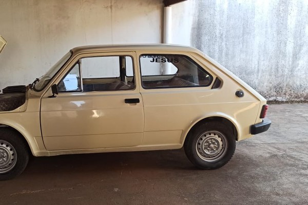 Fiat 147 com chassi adulterado é apreendido pela Polícia Civil durante vistoria