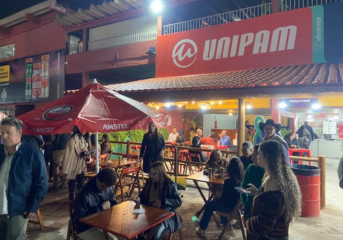 Espaço novo na Praça Park cai no gosto de quem visita a Fenamilho 2026; veja ao vivo