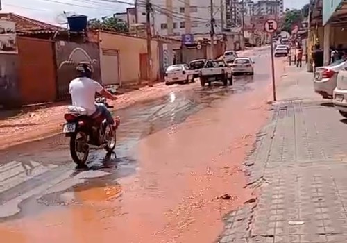 Rompimento de adutora da Copasa compromete abastecimento em mais de 30 bairros de Patos de Minas