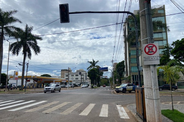 Motoristas não podem mais parar ou estacionar em quarteirões da av. Paranaíba