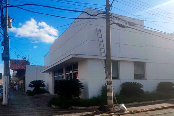 Itaú fecha uma das agências em Patos de Minas e clientes reclamam de atendimento 