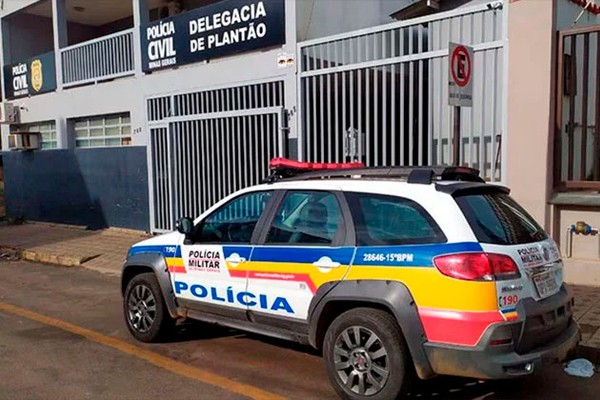 Criminosos em moto furtada roubam malote de funcionário de cartório em Patos de Minas