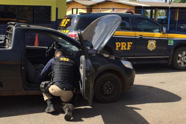 Condutor com CNH falsa é preso pela Polícia Rodoviária Federal ao ser flagrado com carro roubado