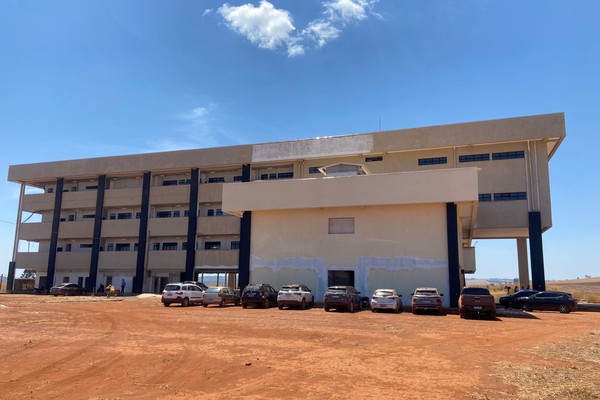 Após mais de 1 ano paralisadas, obras são retomadas no Campus da UFU em Patos de Minas