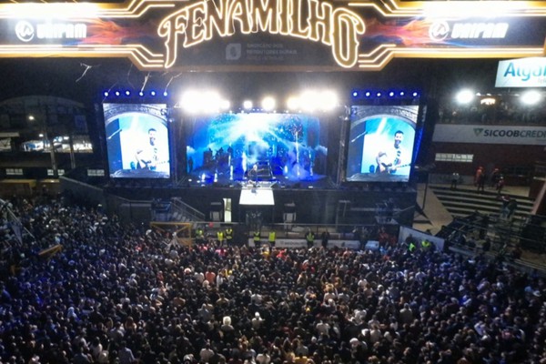 Imagens de drone mostram arena completamente lotada no show do Gusttavo; veja ao vivo