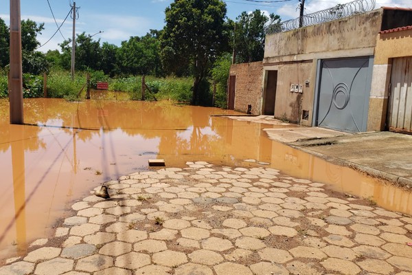 Desabrigados cobram o prefeito Falcão por promessa feita nas enchentes do ano passado