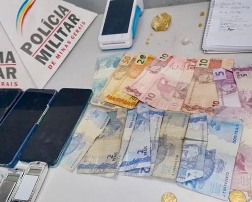 Ação da PM flagra tráfico de drogas e termina com prisões e apreensão de adolescente, em Patos de Minas