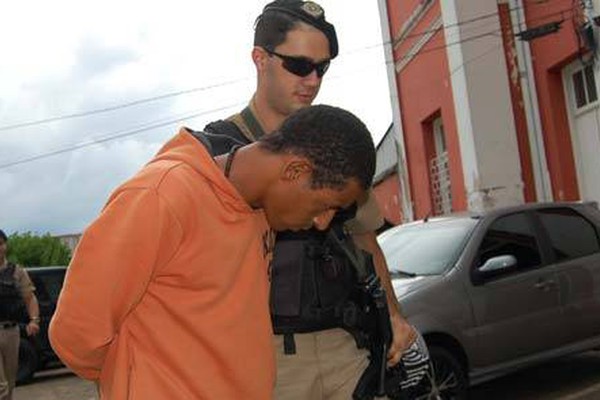 Jovem é preso com arma carregada perto da Matriz em Patos de Minas