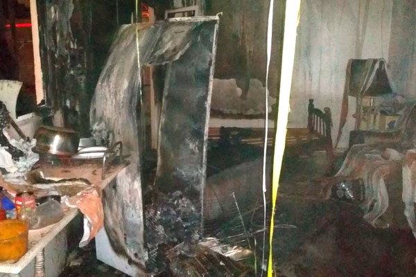 Casa de moradora que vinha sofrendo ameaças fica destruída em incêndio que pode ter sido criminoso