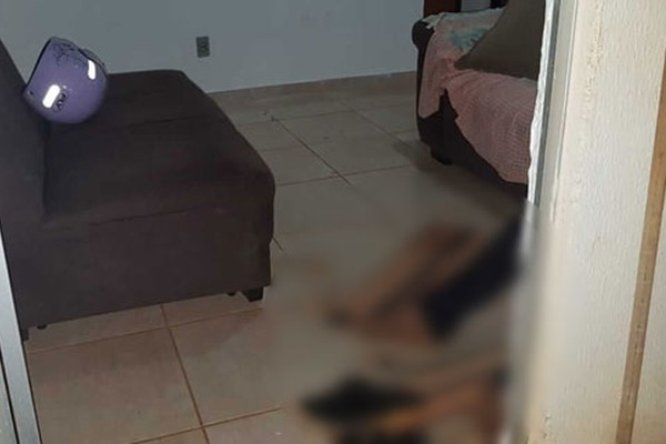 Mãe encontra o filho morto a tiros no sofá da sala ao voltar para casa no bairro Quebec