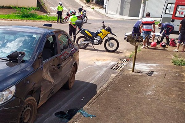 Acidente entre motocicleta e carro na Avenida Padre Almir termina com jovem inabilitado na delegacia