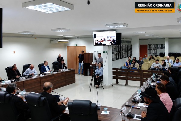 Vereador aponta irregularidades, pede suspensão da CPI da Saúde e provoca bate-boca na Câmara