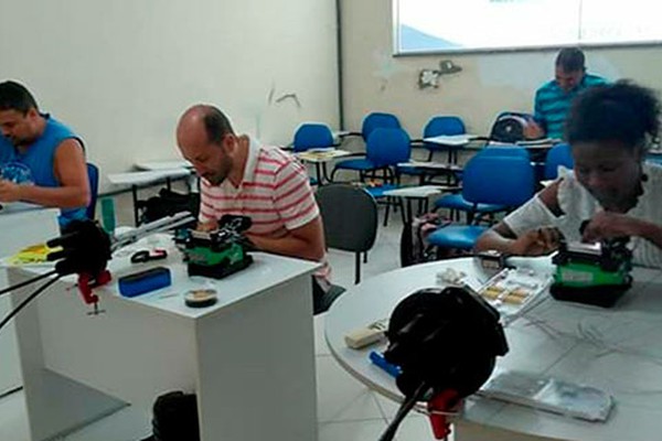 Com escassez de profissionais, empresa abre inscrições para curso de Fibra Óptica em Patos de Minas