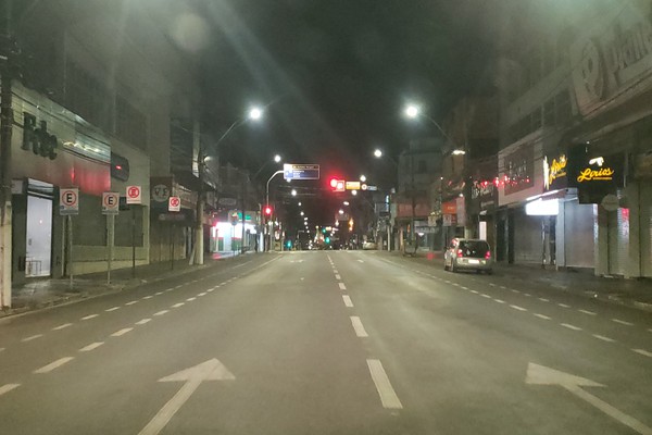 Silêncio e ruas vazias: vídeo mostra a noite em Patos de Minas com o toque de recolher