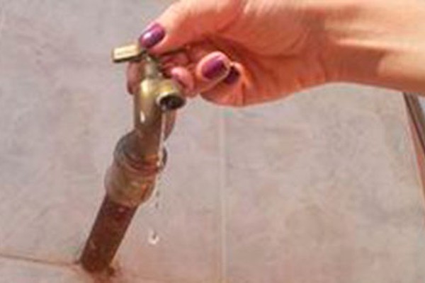 No dia Mundial da Água, Copasa deixa boa parte da população patense com torneiras vazias