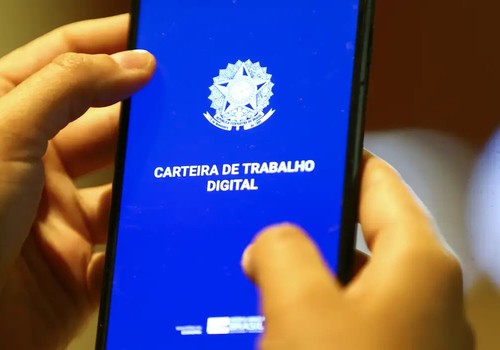 Empregos com carteira assinada fecham 2024 com volume recorde