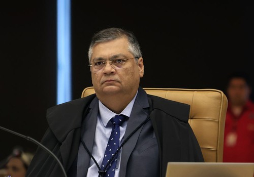 Dino cobra explicação sobre elo entre Master e instituto de Mendonça