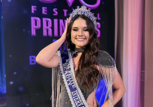 Patense Emanuelly Ferreira é oficialmente coroada Miss Beauty Internacional