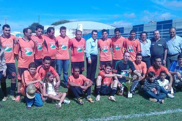 Invicto, Bom Sucesso levanta o troféu de campeão da Taça Zona Rural