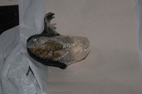Após visita no Presídio, detento é flagrado com invólucro de maconha e cocaína na cueca