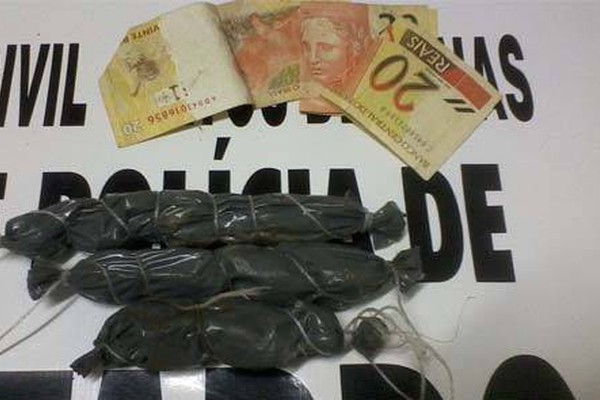 PC intercepta repasse de crack e prende trio por tráfico de drogas em São Gotardo