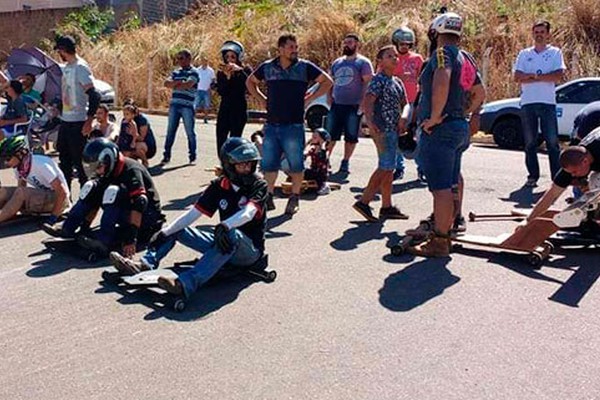 CUFA reúne centenas de pais e filhos e resgatam brincadeiras de carrinho de rolimã em Patos de Minas