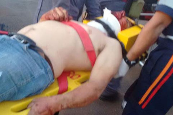 Pedreiro cai da terceira laje de sobrado no Bairro Val Paraíso e fica gravemente ferido