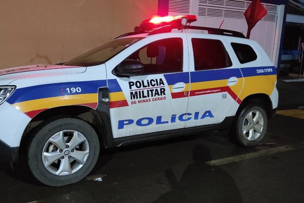 Morador de rua não aceita fim do relacionamento e desfere tijolada e facada na ex em Patos de Minas