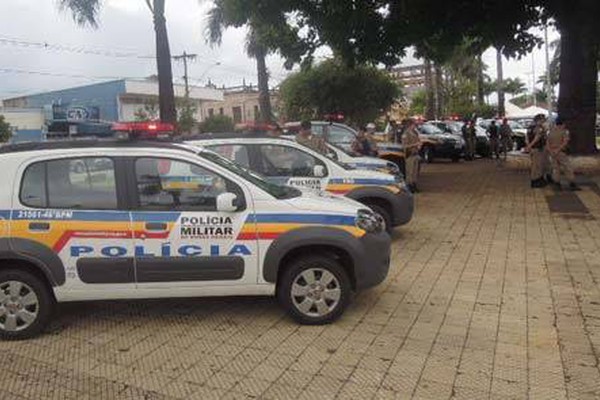 Entrega de viaturas à Polícia Militar reúne autoridades da região em Patos de Minas