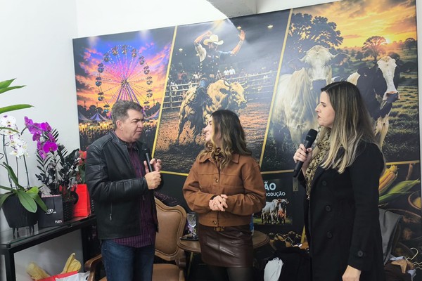 Proprietárias da Rovan Outlet destacam na Fenamilho 2026 peças exclusivas e modernas; veja ao vivo