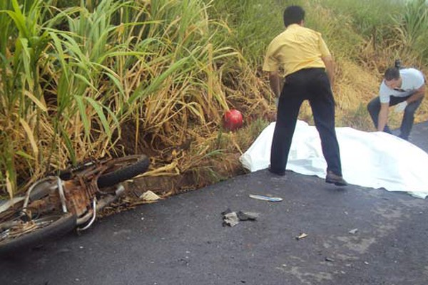 Funcionário público de Arapuá é encontrado morto ao lado de moto na BR354