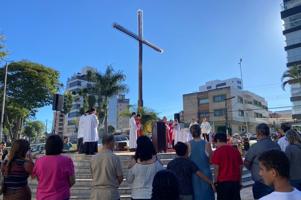 Celebração do Domingo de Ramos leva centenas de fiéis à Catedral de Santo Antônio