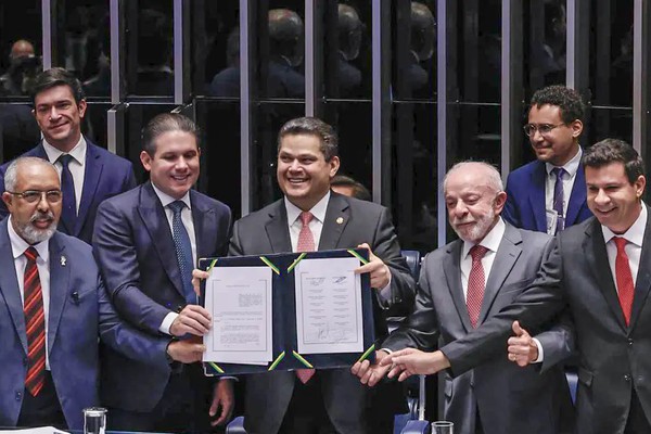 Congresso promulga emenda do fim da 6x1; escala 5x2 começa em 60 dias