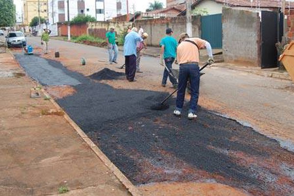 Secretaria de Infraestrutura inicia operação tapa-buracos nas ruas de Patos de Minas