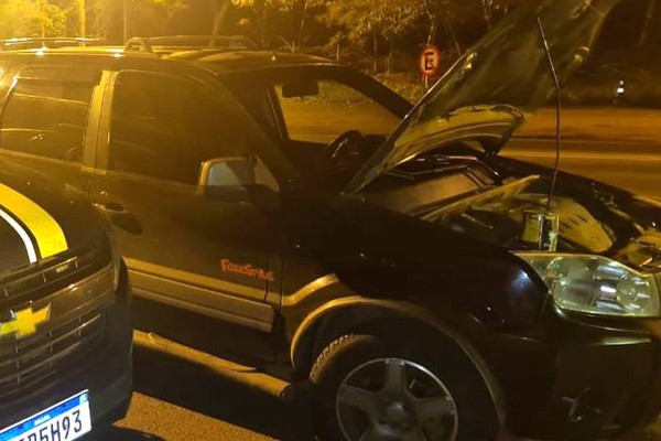 Polícia Rodoviária Federal em Patos de Minas apreende veículo contendo peça furtada