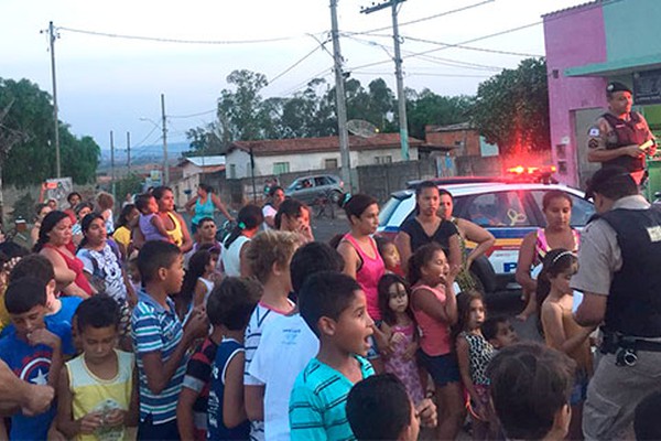 Polícia Militar realiza entrega de centenas de brinquedos para crianças carentes de Lagoa Formosa
