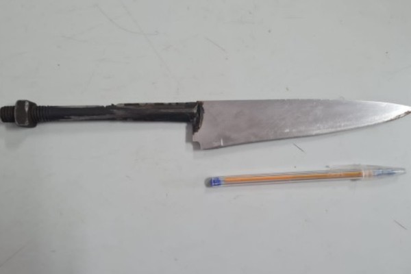 Homem é preso ao ser flagrado em cima de telhado; ele disse que estava fazendo limpeza das placas fotovoltaicas