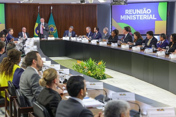 Lula se despede de ministros e confirma Alckmin como vice em chapa