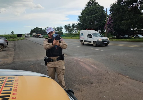 PM Rodoviária apreende drogas, prende foragidos e autua 14 motoristas por embriaguez durante operação